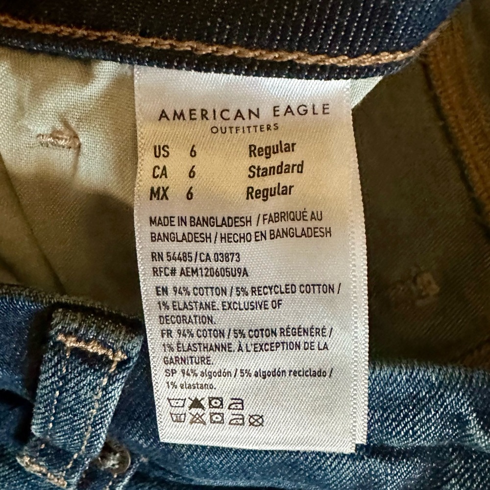 American Eagle Stretch Curvy Mom Jeans size 6 - Picture 4 of 5